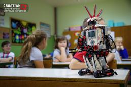 CISEx-donirao-robote-za-dvije-osnovne-skole-u-Osijeku_medium2